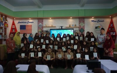Launching Buku Karya Siswa dan Guru Bersama Nyalanesia