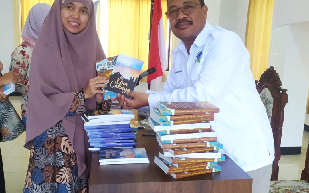 Peluncuran Buku “Dua Cahaya” dan “Jejak Pena Jelajah Nusantara” Eli Mantofani