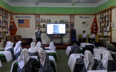 Pelatihan Artikel dan Literasi Digital Dinkominfo : Kepakkan Impian Raih Kesuksesan