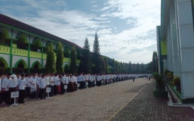 DARI SANTRI UNTUK NEGERI : MAN TEMANGGUNG PERINGATI HARI SANTRI NASIONAL