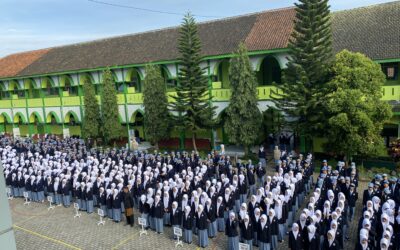 Guru Hebat, Indonesia Kuat : Upacara Hari Guru MAN Temanggung