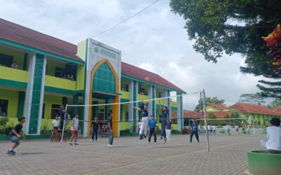 HIGH SPIRIT IN BUILDING VICTORY : CLASSMEETING