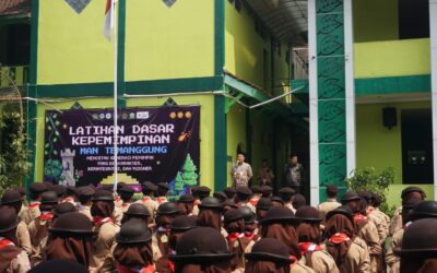 Latihan Dasar Kepemimpinan: Membangun Pemimpin, Menguatkan Kebersamaan